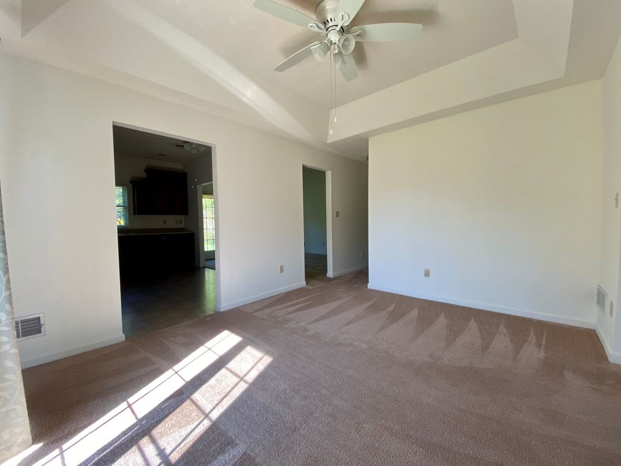 100 Trotter Ln - Photo 4 of 39