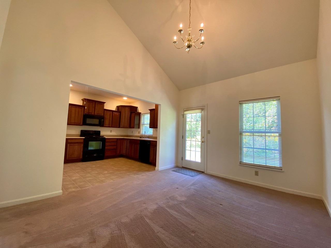 100 Trotter Ln - Photo 5 of 39