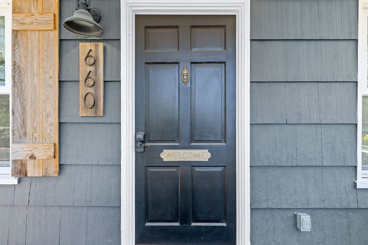 660 Silverado Trl - Photo 4 of 43