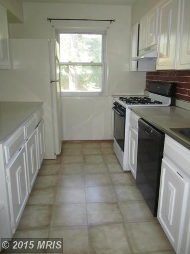 3260 Birchdale Square - Photo 3 of 13