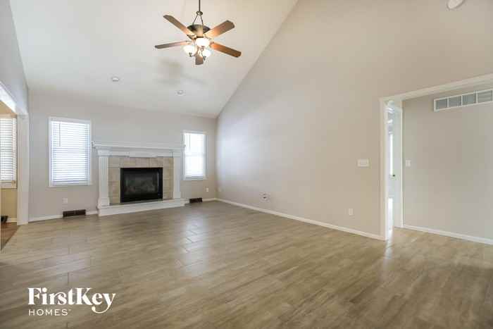 1702 Overbrook Ln - Photo 3 of 15