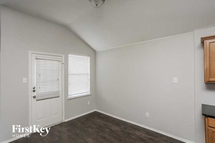 217 Jennie Marie Cir - Photo 2 of 15