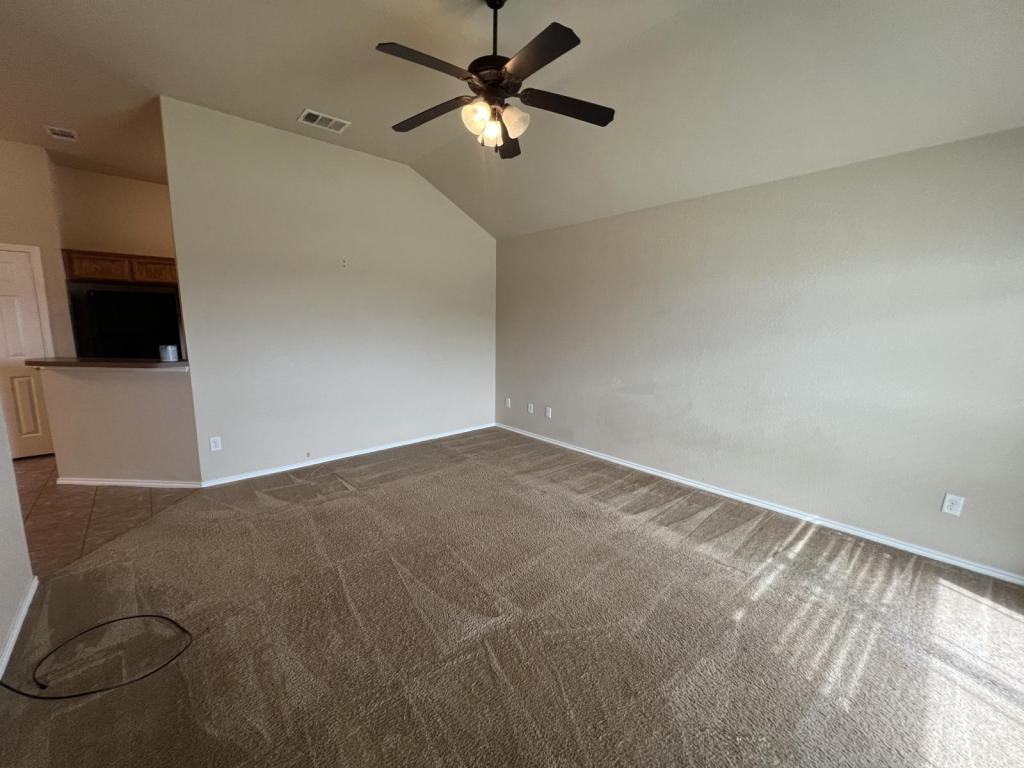 4205 Cambridge Dr Apt B - Photo 2 of 27