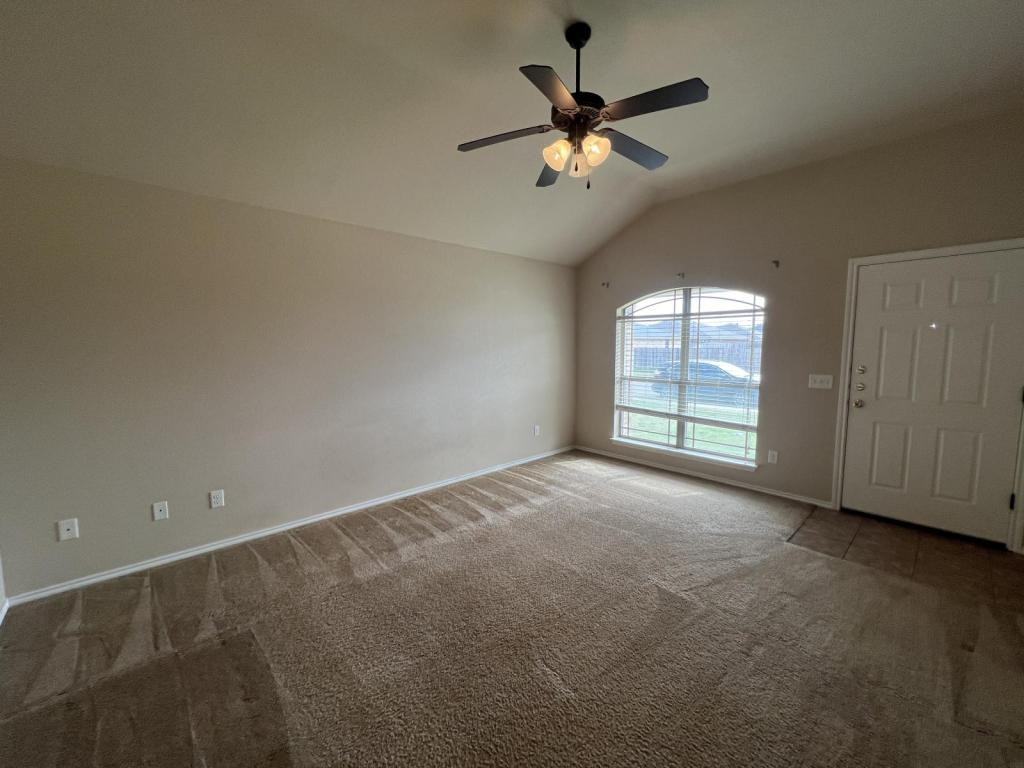 4205 Cambridge Dr Apt B - Photo 5 of 27