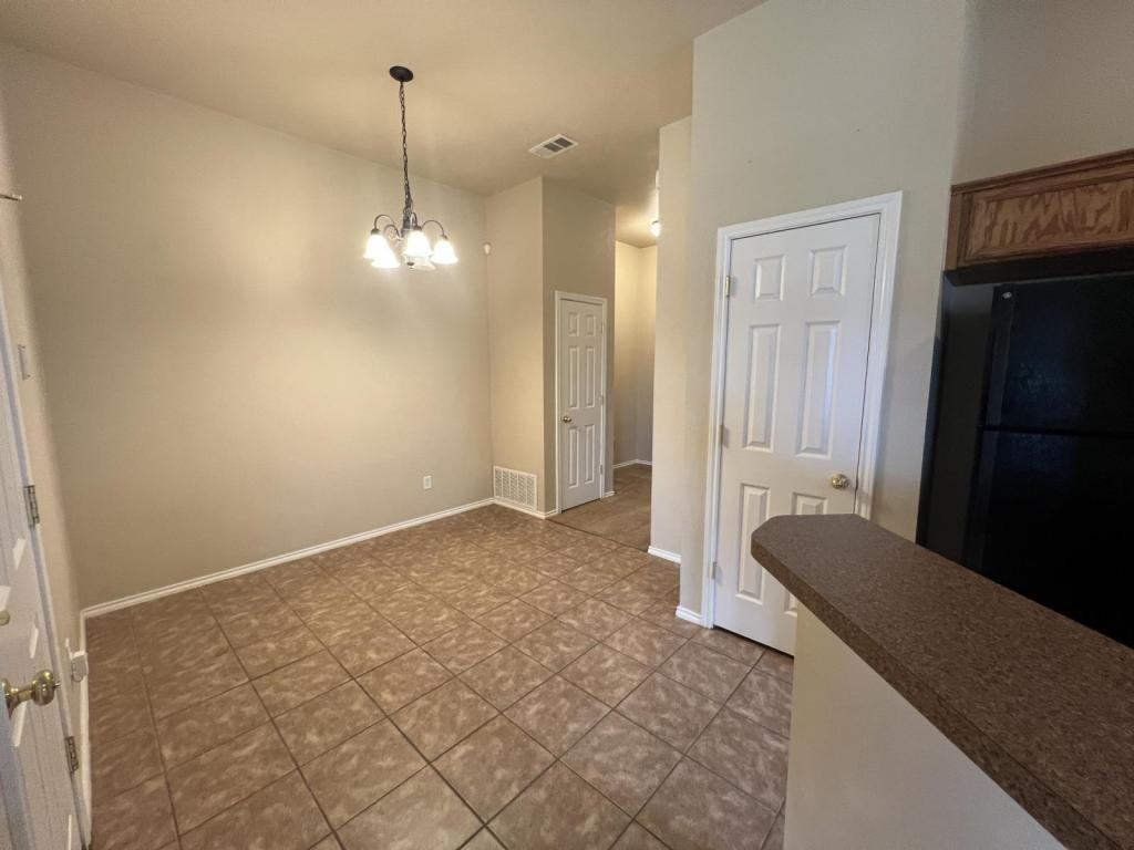 4205 Cambridge Dr Apt B - Photo 6 of 27