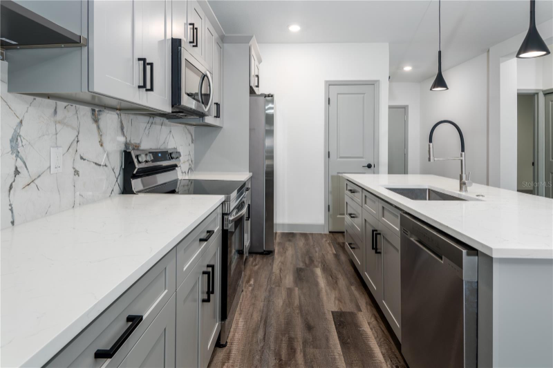 2242 Fernwood St #A - Photo 3 of 18