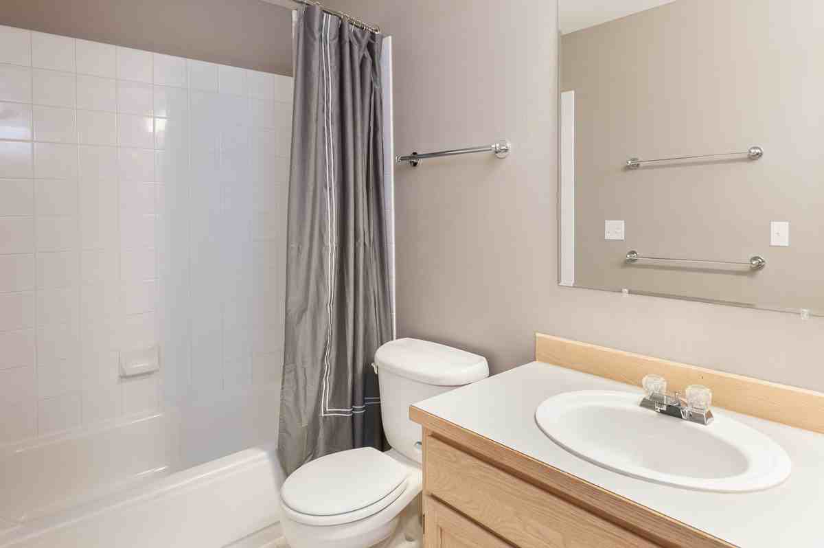 208 Boylston Ave E #3 - Photo 3 of 17