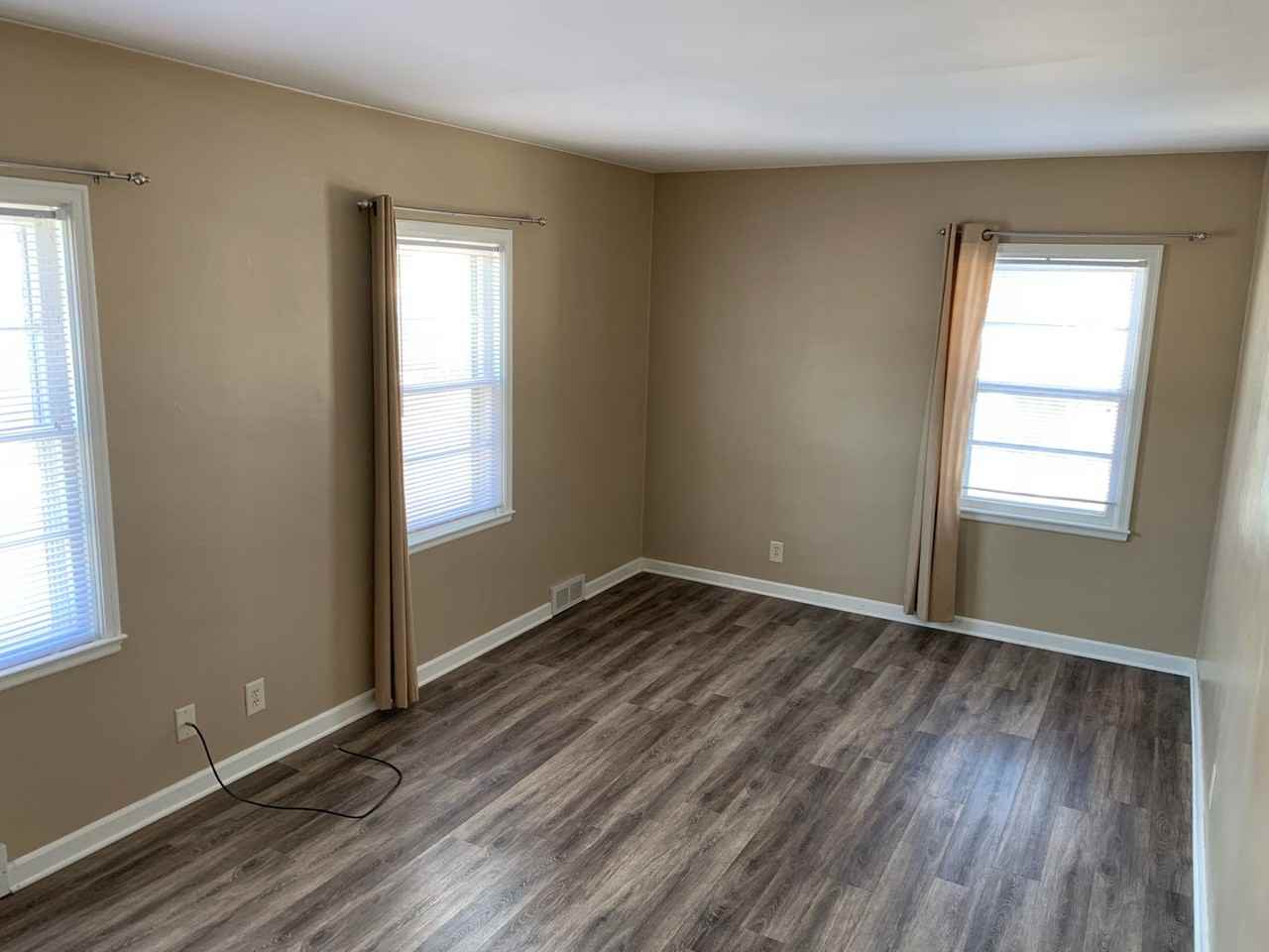 715 W 2nd St - Photo 2 of 9
