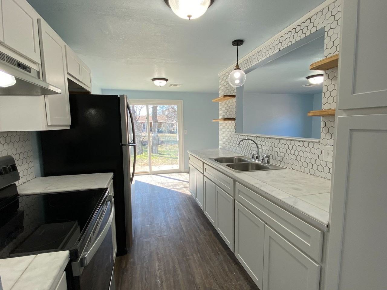 1537 Marydale Ave - Photo 3 of 21