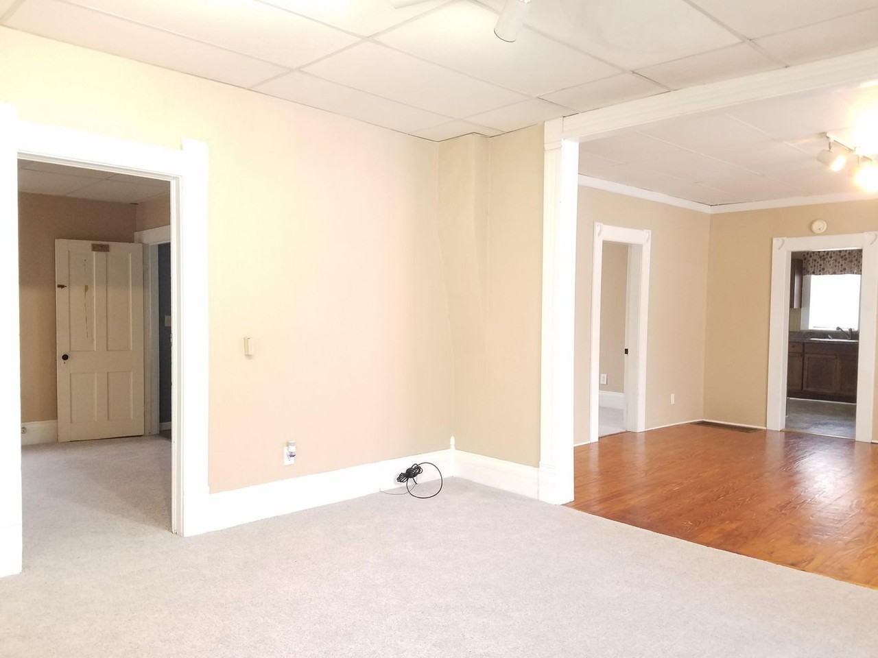 307 S Elm St - Photo 3 of 18