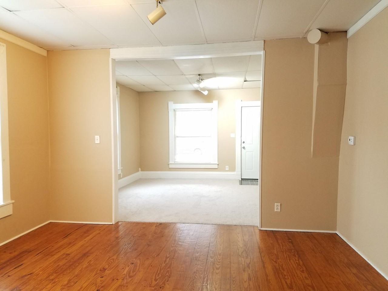 307 S Elm St - Photo 5 of 18