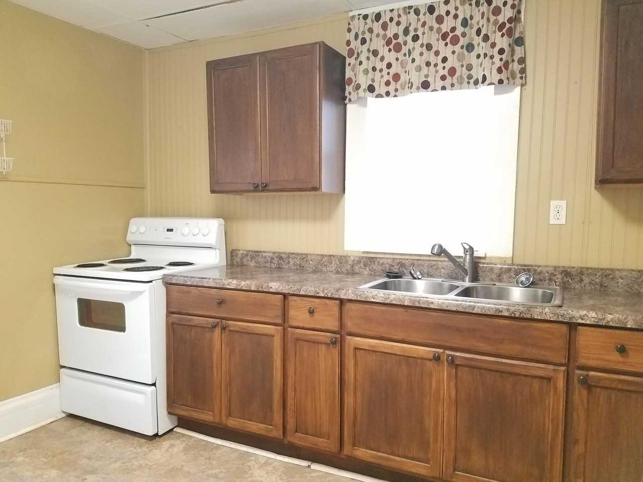 307 S Elm St - Photo 6 of 18