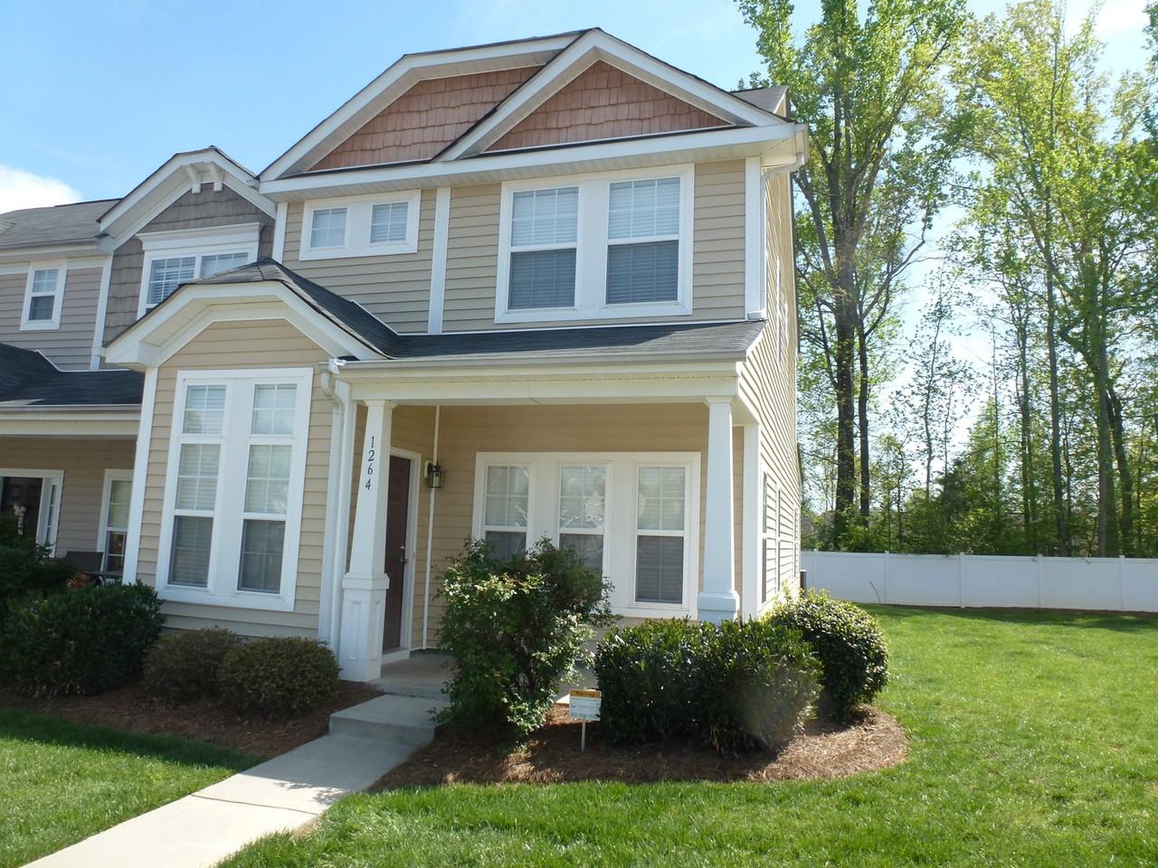 1264 Liberty Bell Ct - Photo 2 of 4