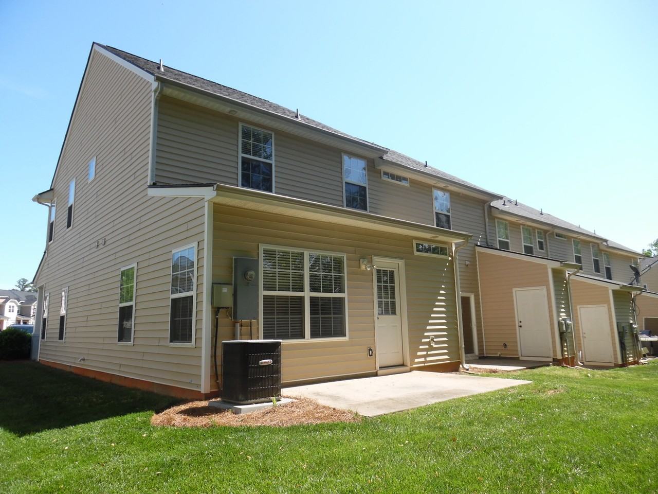1264 Liberty Bell Ct - Photo 3 of 4