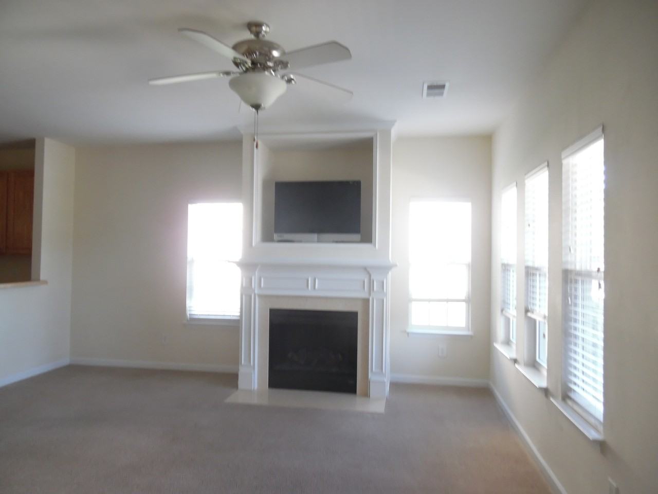 1264 Liberty Bell Ct - Photo 4 of 4