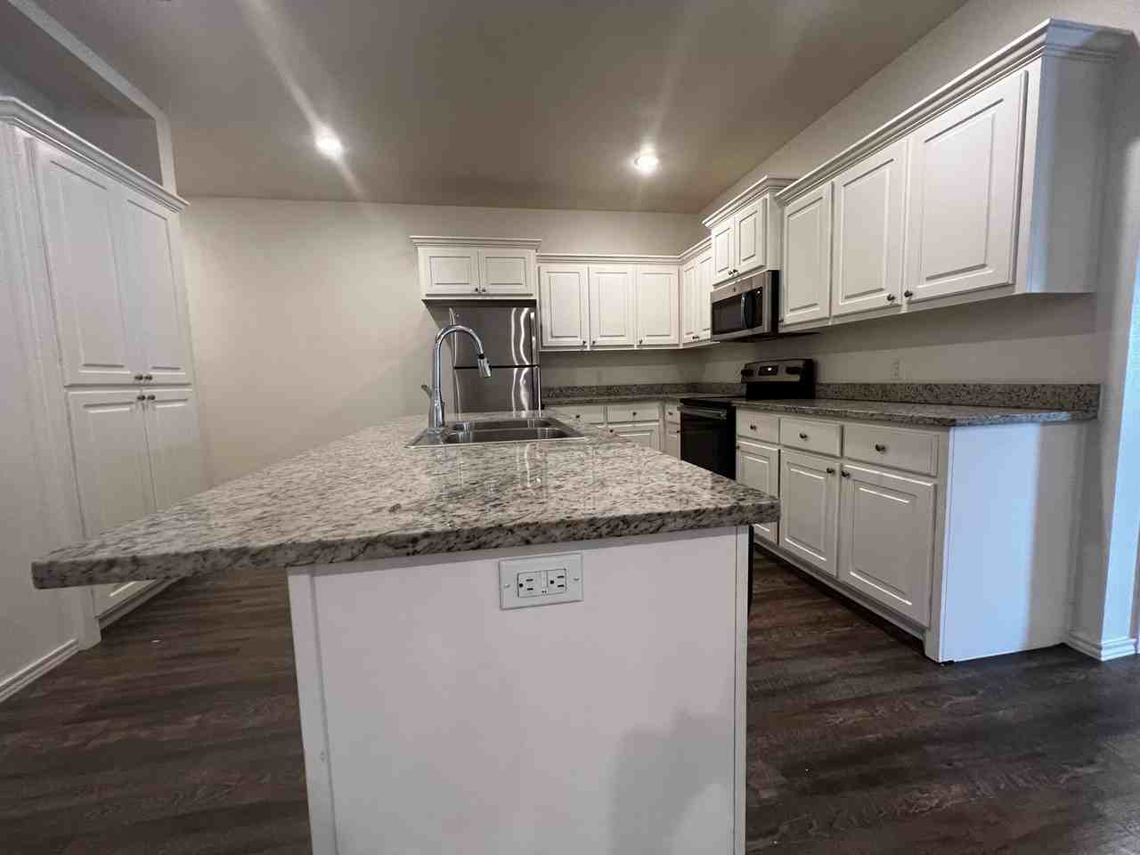 6920 20th St - Photo 5 of 16