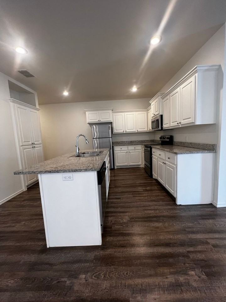 6920 20th St - Photo 6 of 16