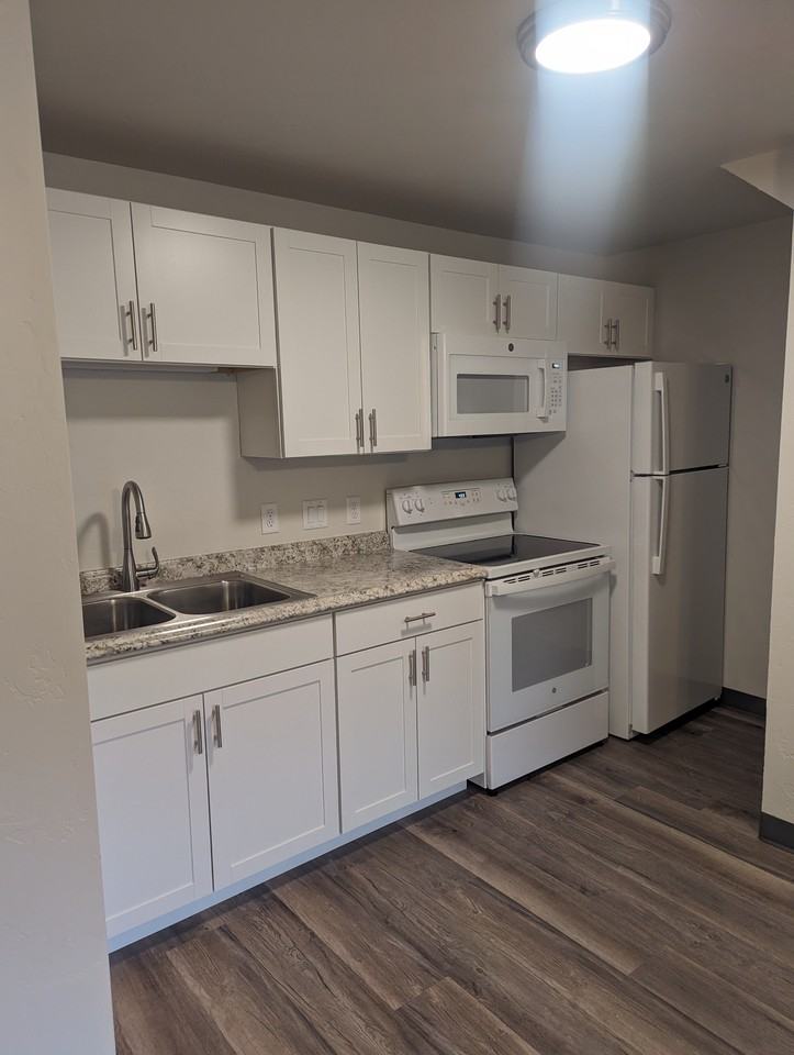 1360 Glenwood Ave #2 - Photo 4 of 14