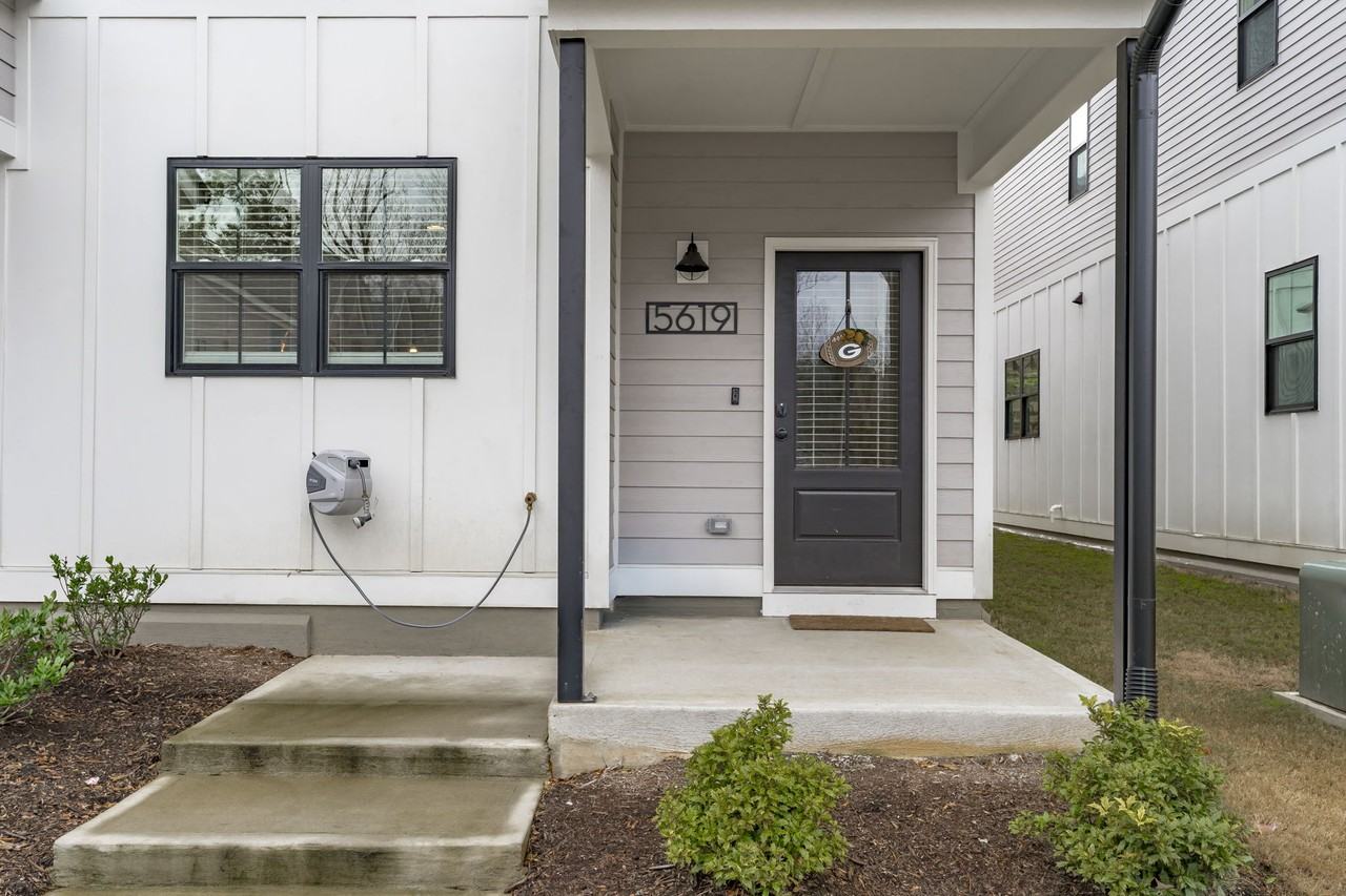 5619 Johnson Woods Ct #NA - Photo 2 of 31