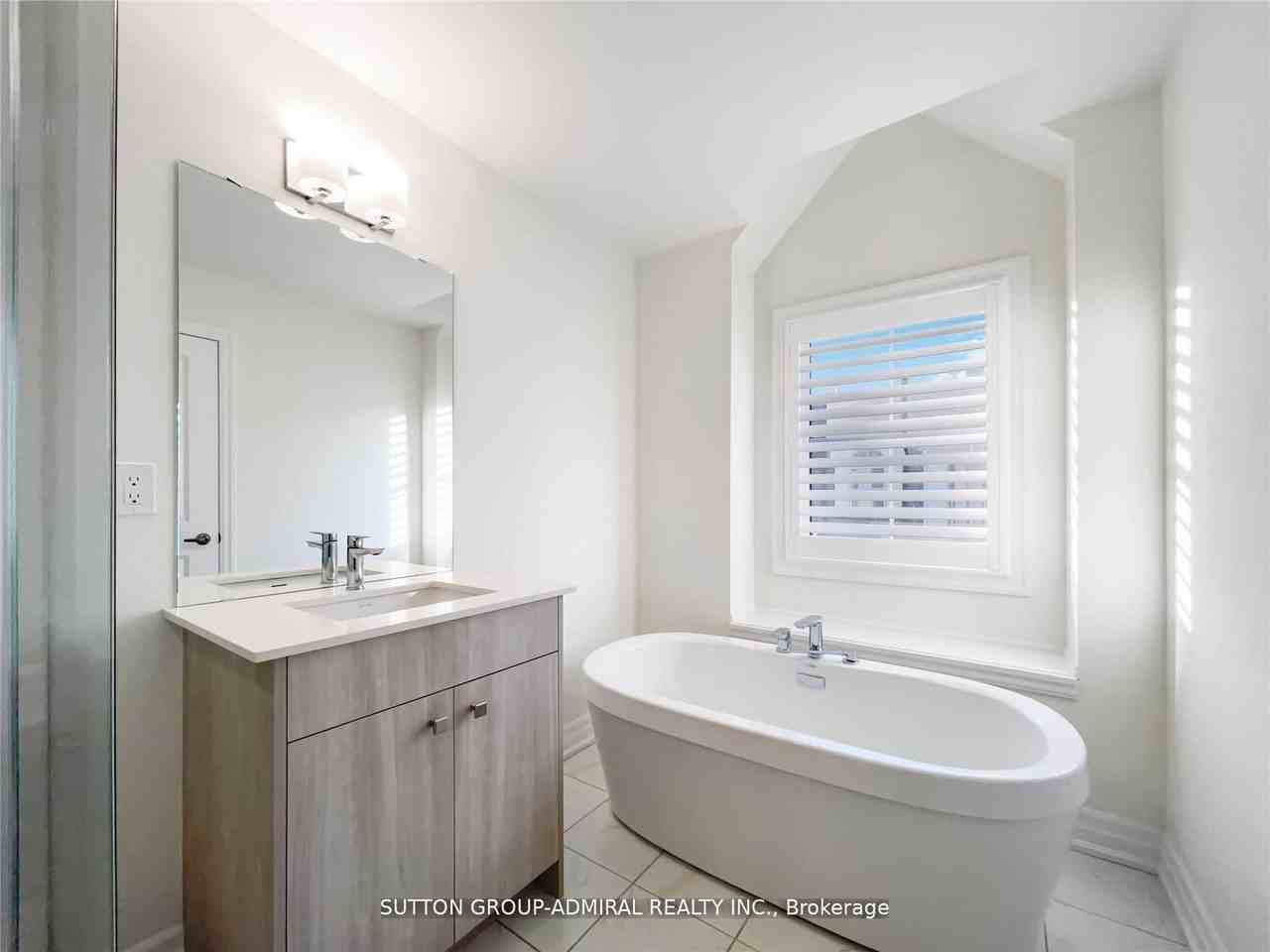 2279 Major Mackenzie Drive West - Photo 3 of 21