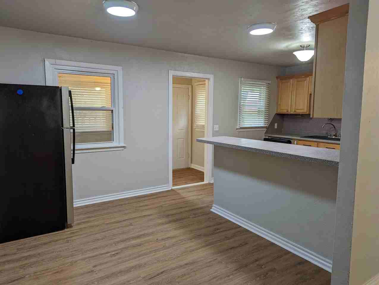 1027 W Apache St #0 - Photo 5 of 23