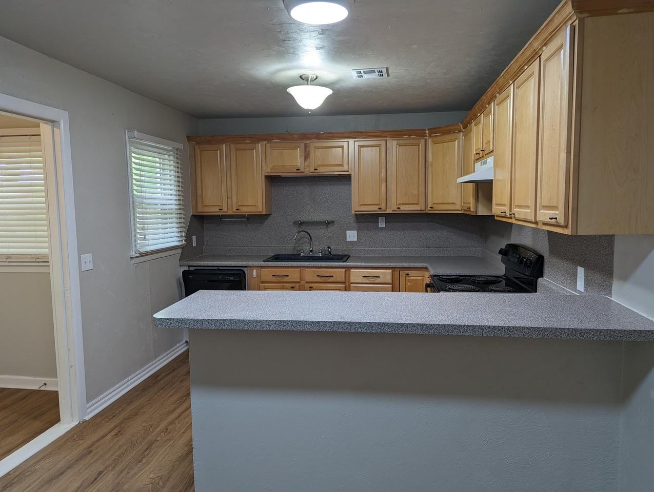 1027 W Apache St #0 - Photo 6 of 23