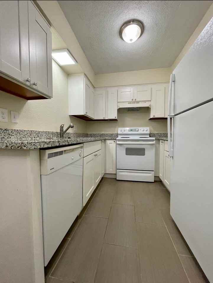 22 Se 80th Ave #11 - Photo 6 of 10