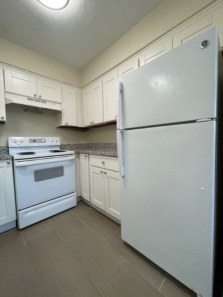 22 Se 80th Ave #11 - Photo 7 of 10