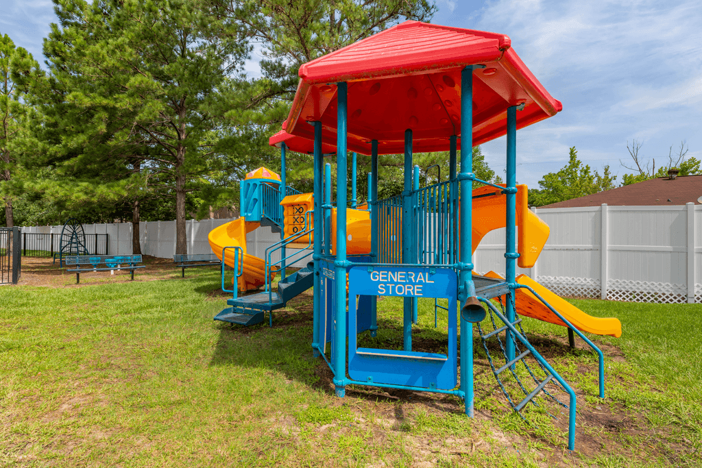 Grande Court Apartments - Photo 6 of 40