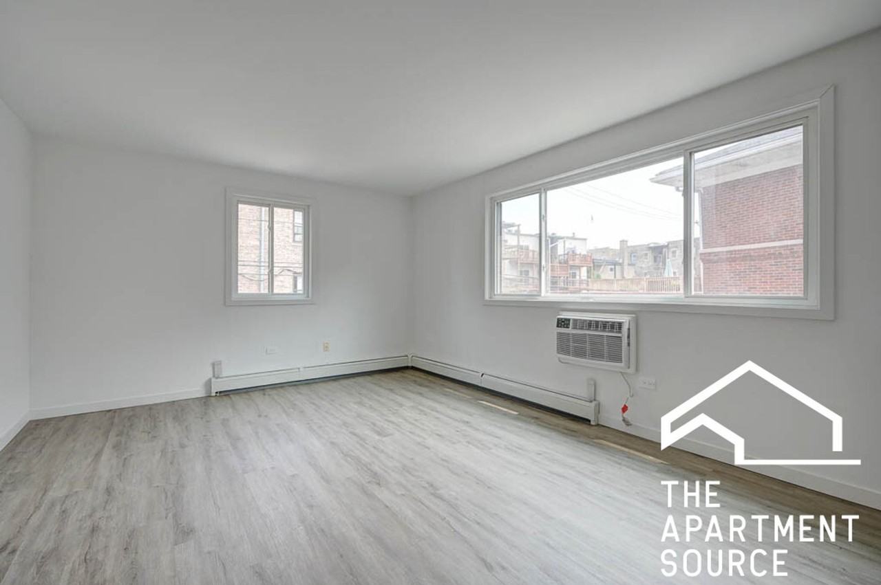7621 N Sheridan Rd #3H - Photo 2 of 13