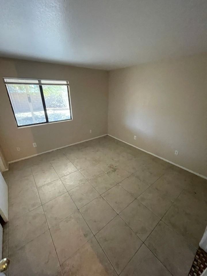 8541 W Mariposa Dr - Photo 7 of 14