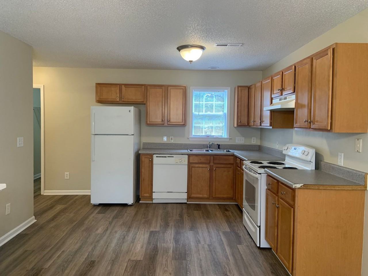 2528 Wheatfield Dr - Photo 3 of 11