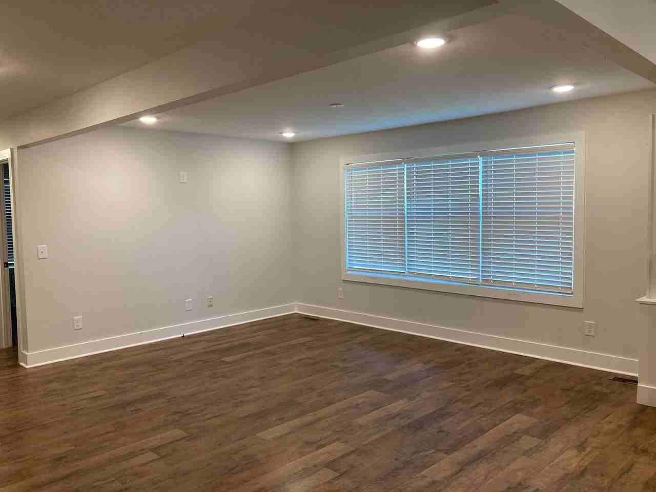 2409 Caroline Dr - Photo 3 of 10