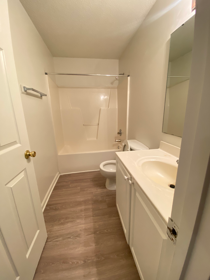 Eastgate Village Apartments - Photo 4 of 30