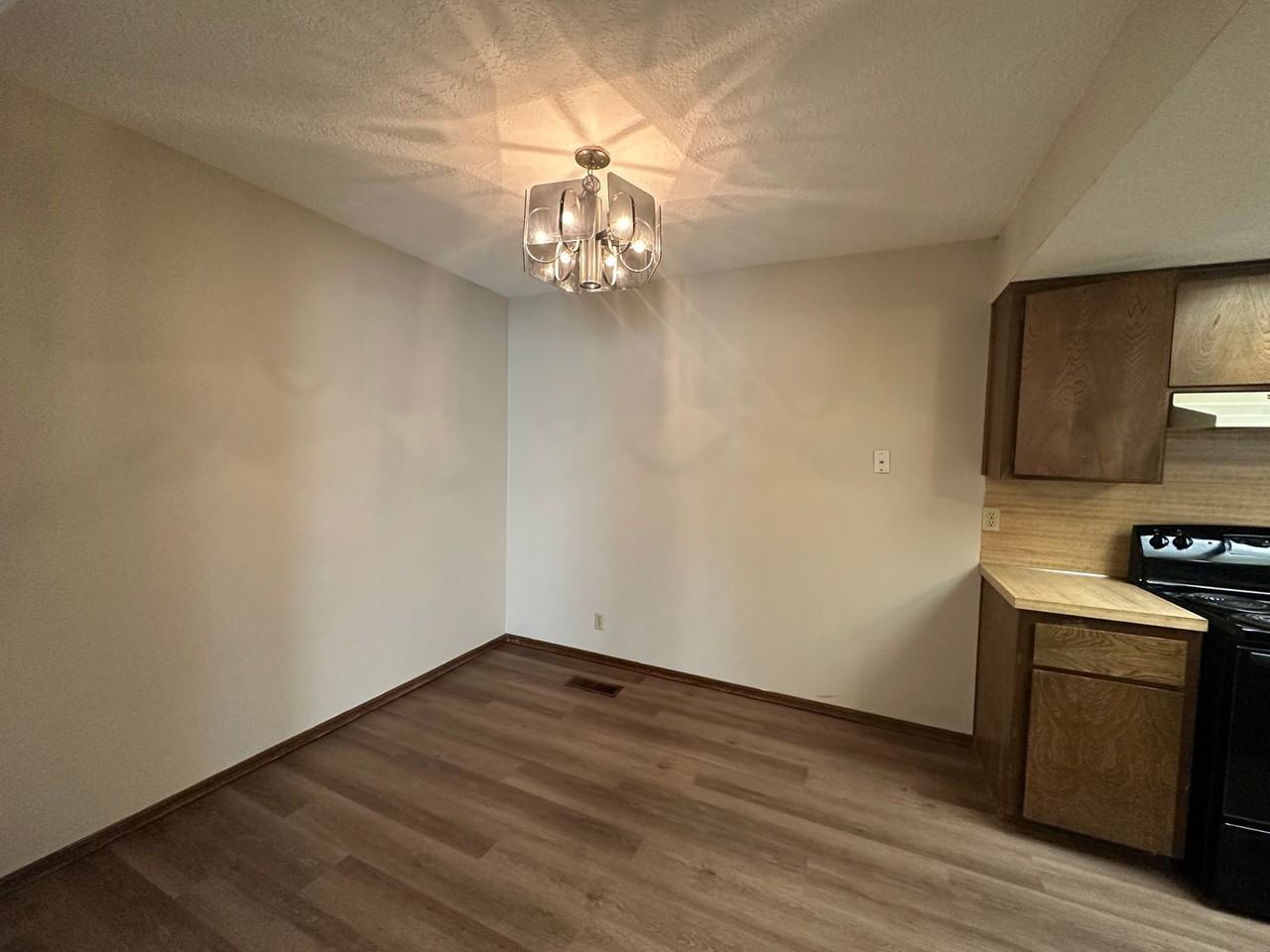 8304 Nw 8th St - Photo 5 of 18