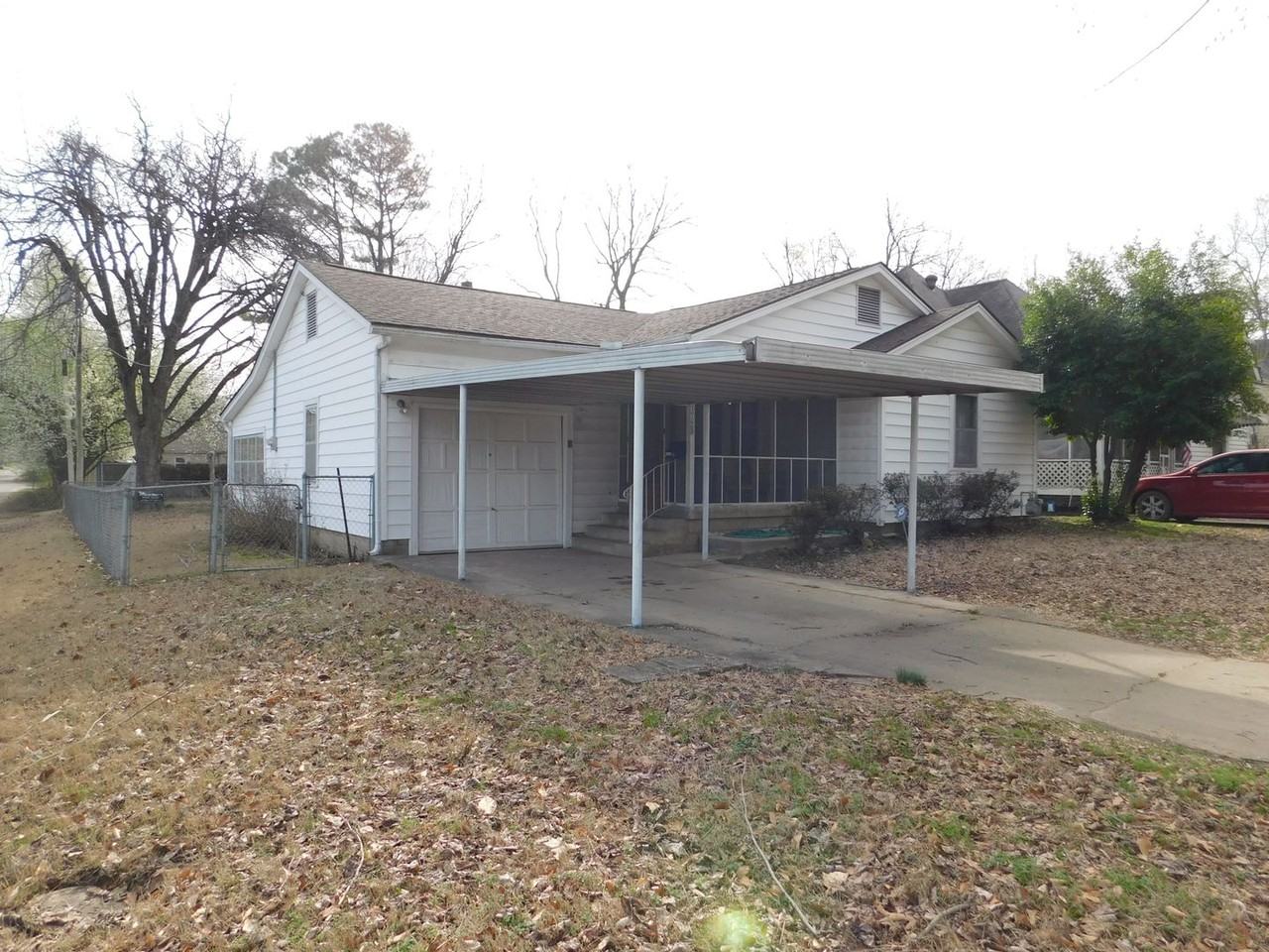 1120 N 35th St - Photo 2 of 2
