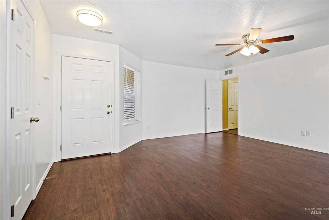 9321 W Idlewood Dr - Photo 5 of 13