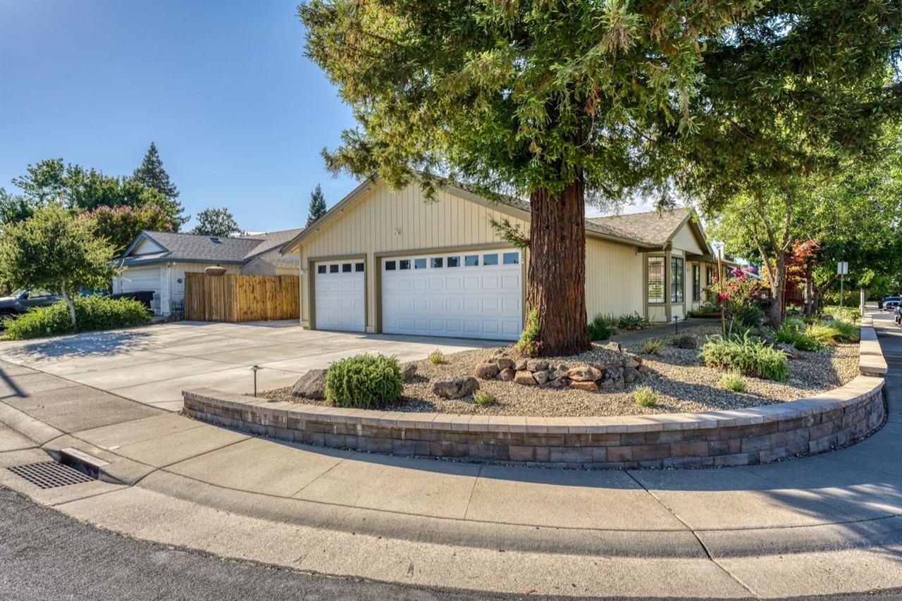 1299 Providence Way - Photo 3 of 41