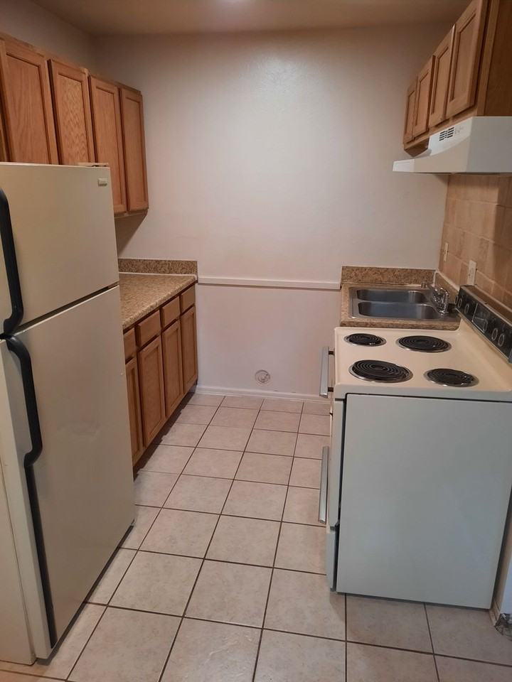 518 22nd St - Photo 7 of 13