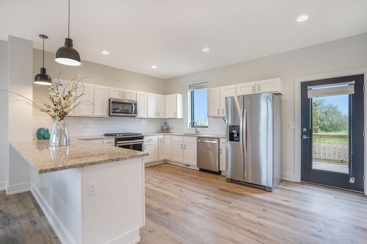 6026 Port View Dr Se - Photo 3 of 26