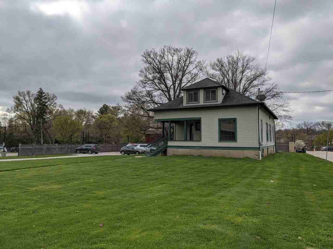 727 Melrose Ave Uppr - Photo 2 of 12