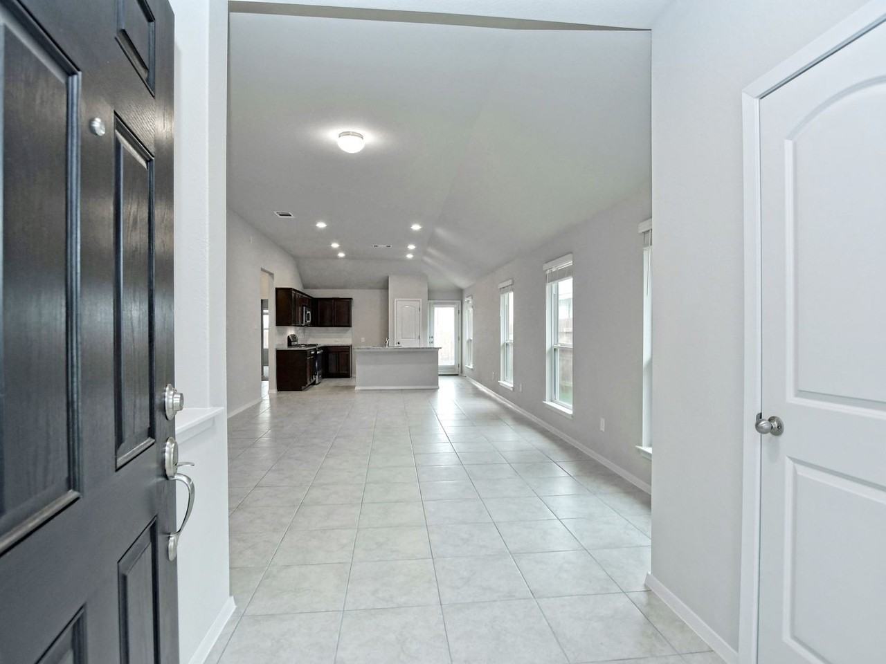 208 Trailside Ln - Photo 5 of 48