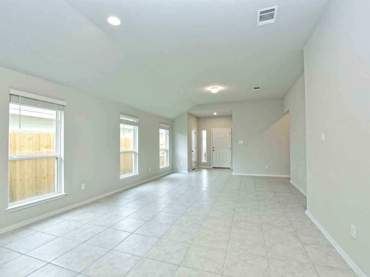 208 Trailside Ln - Photo 7 of 48