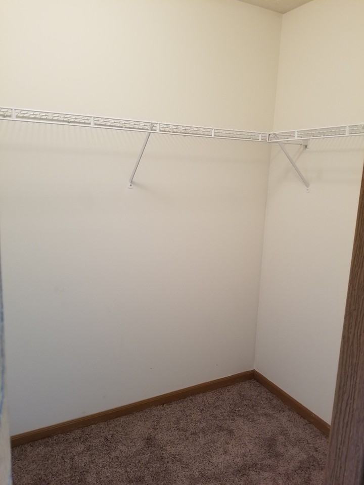 2332 Hopkins Dr - Photo 2 of 11