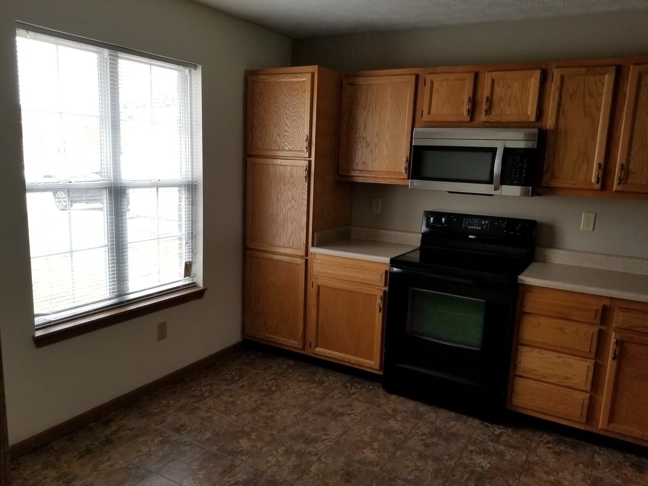 2332 Hopkins Dr - Photo 3 of 11