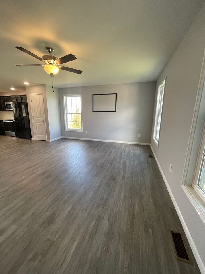 134 Powell Ln - Photo 2 of 17