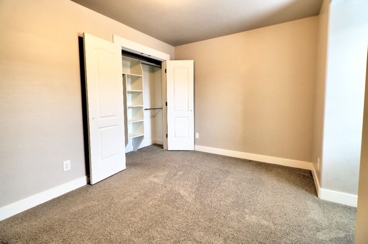 598 N 220 E - Photo 2 of 49