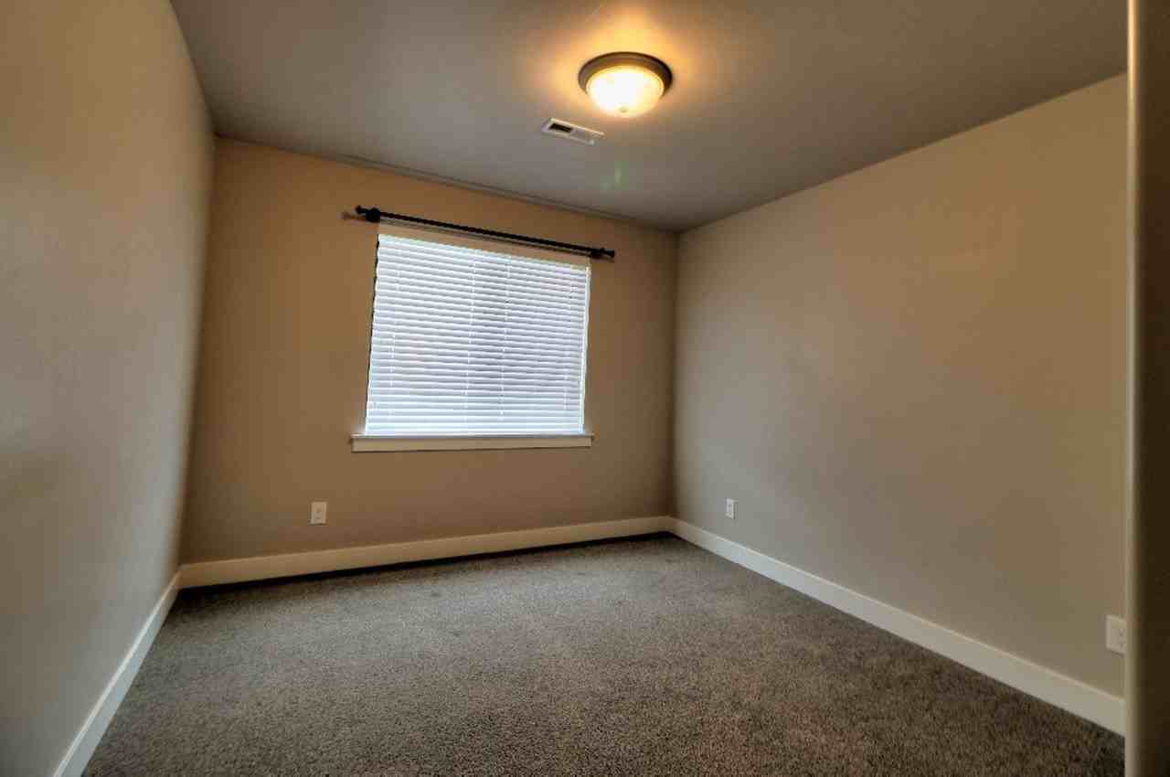 598 N 220 E - Photo 3 of 49