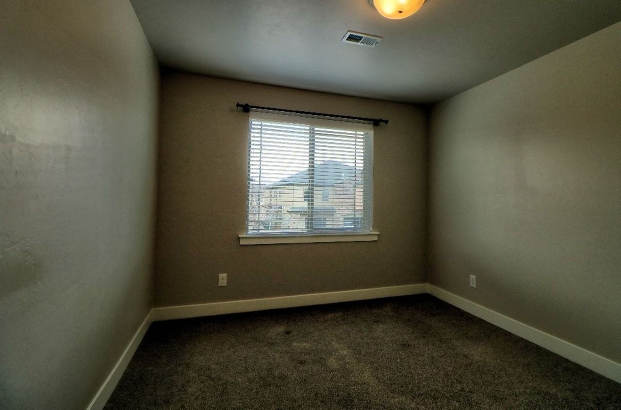 598 N 220 E - Photo 5 of 49