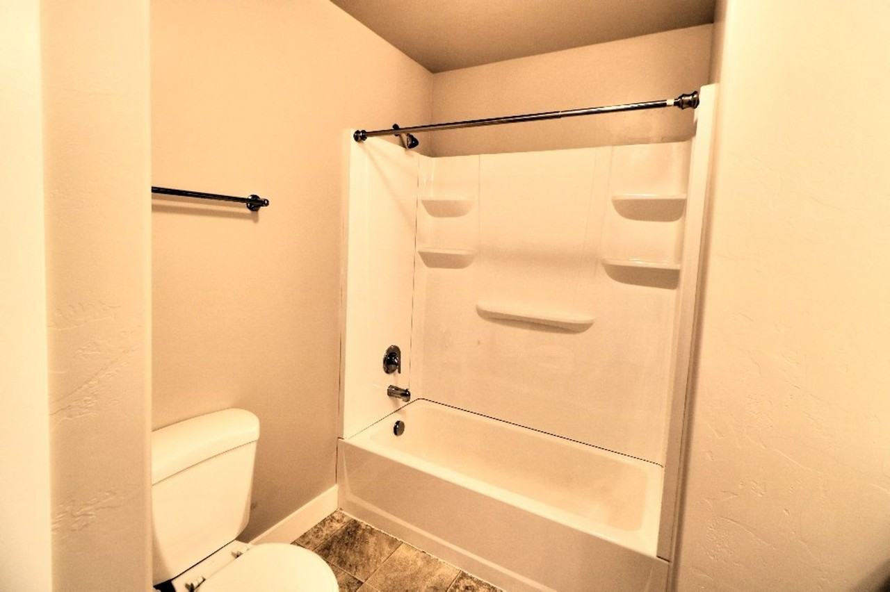 598 N 220 E - Photo 7 of 49